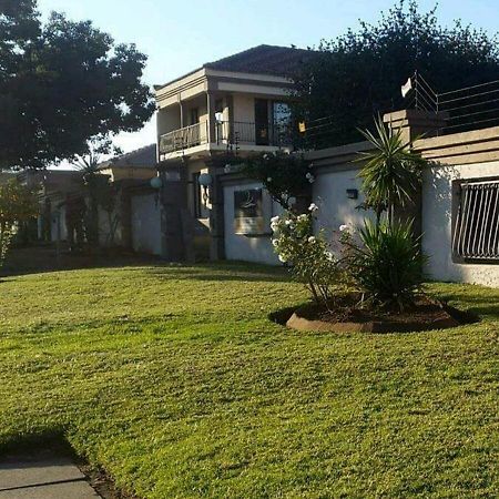 Lekoa Bed And Breakfast And Trading Vanderbijlpark Bagian luar foto