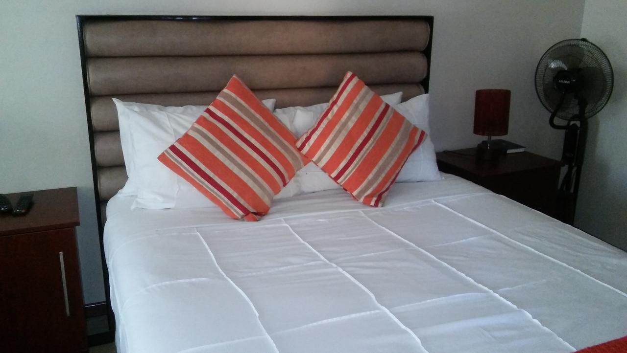 Lekoa Bed And Breakfast And Trading Vanderbijlpark Bagian luar foto