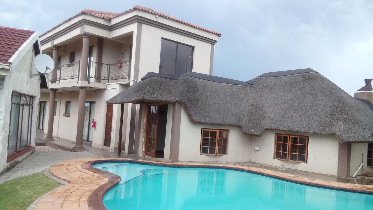 Lekoa Bed And Breakfast And Trading Vanderbijlpark Bagian luar foto