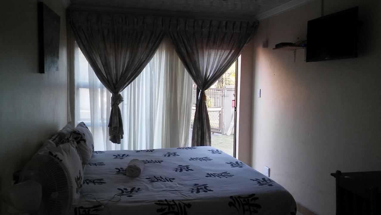 Lekoa Bed And Breakfast And Trading Vanderbijlpark Bagian luar foto