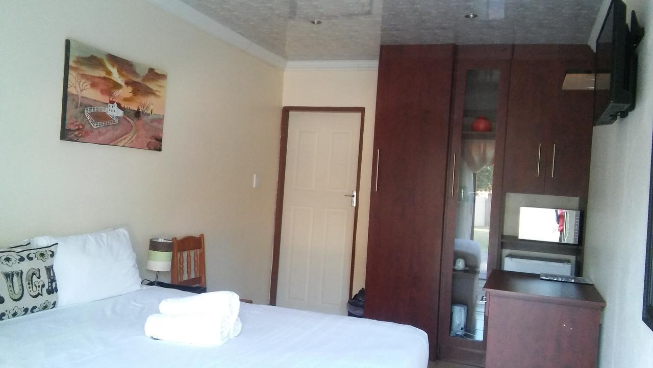 Lekoa Bed And Breakfast And Trading Vanderbijlpark Bagian luar foto