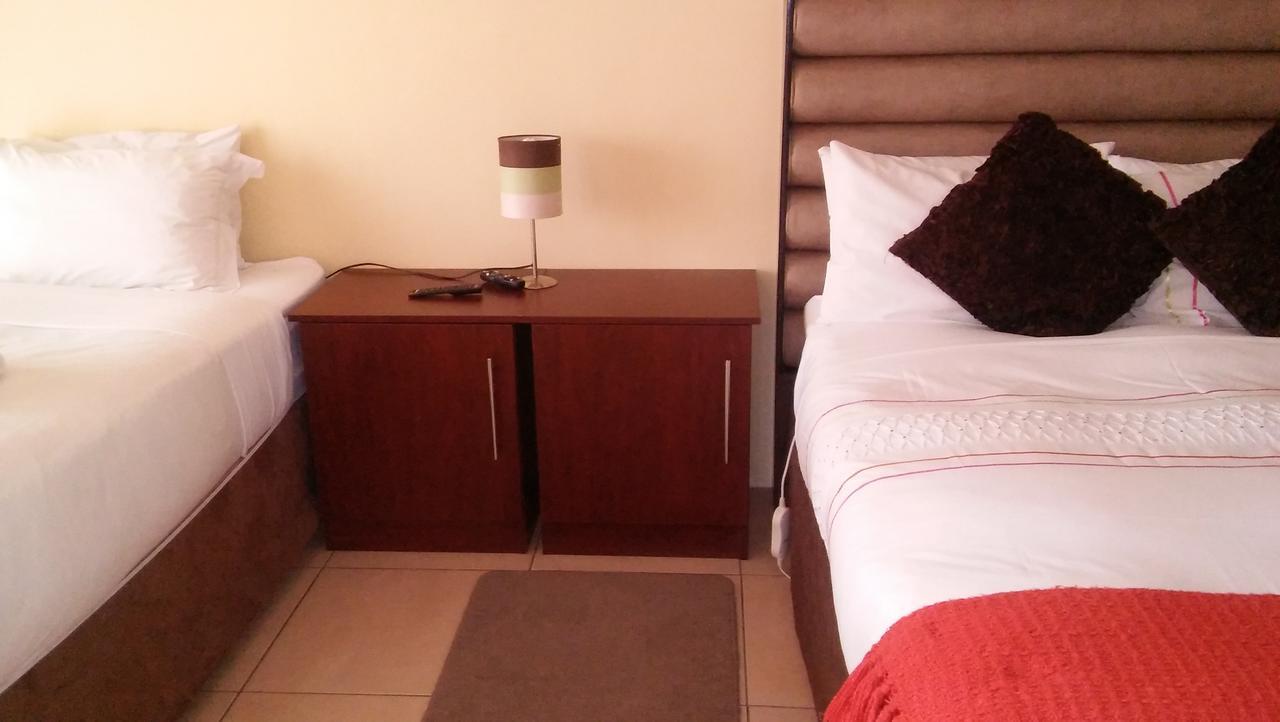 Lekoa Bed And Breakfast And Trading Vanderbijlpark Bagian luar foto