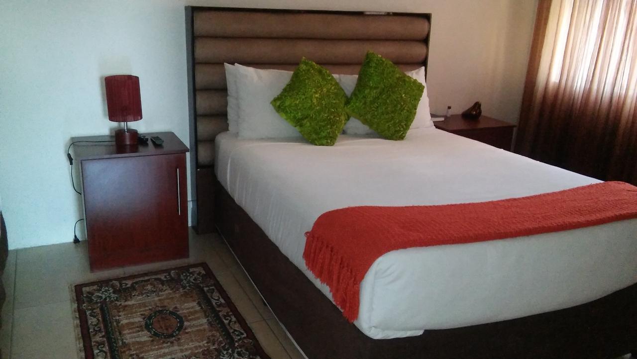 Lekoa Bed And Breakfast And Trading Vanderbijlpark Bagian luar foto