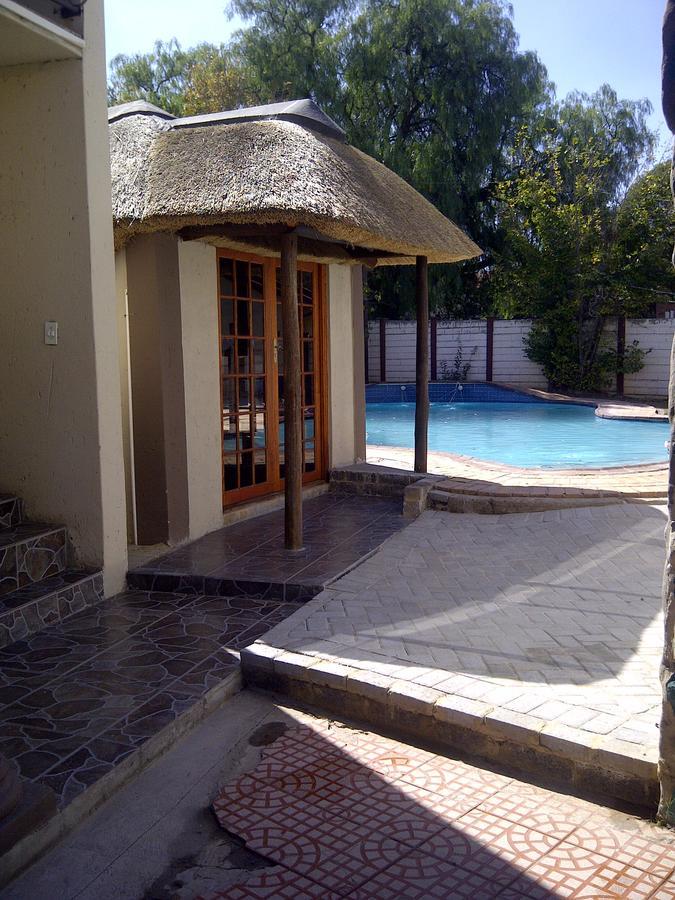 Lekoa Bed And Breakfast And Trading Vanderbijlpark Bagian luar foto